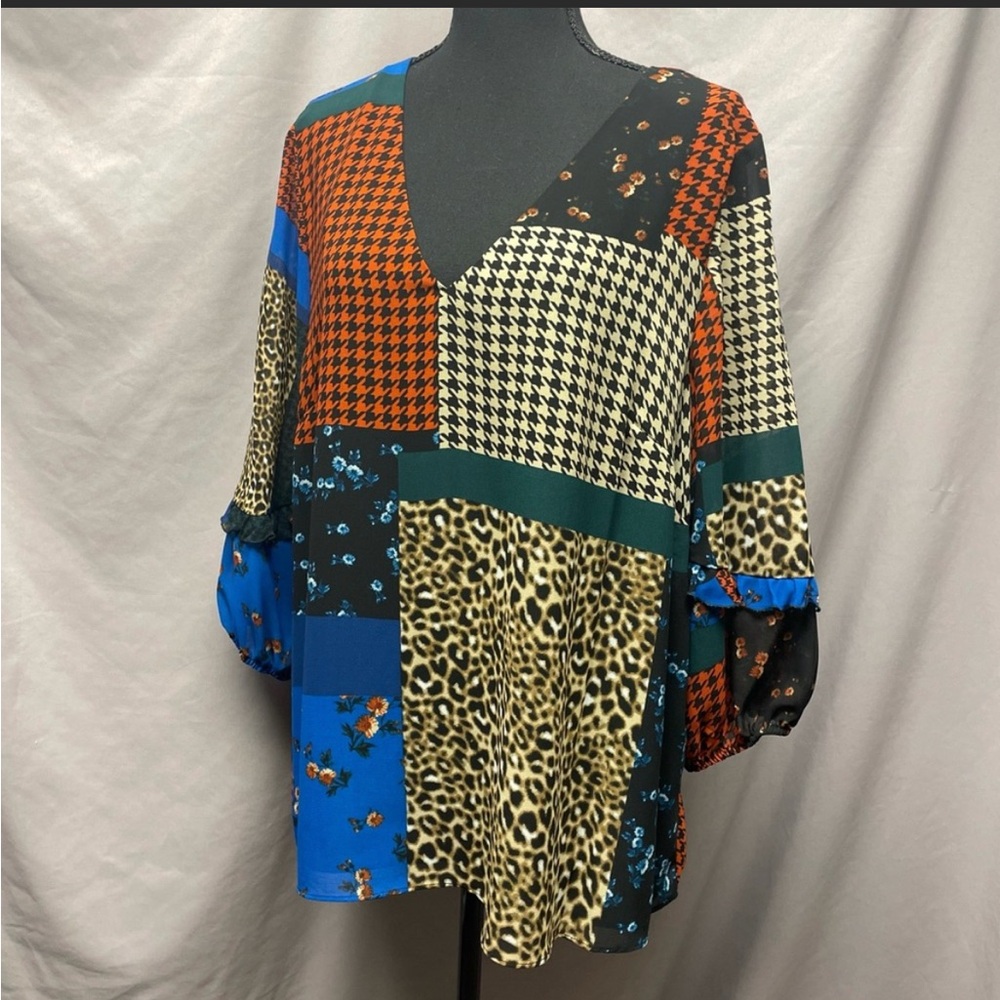 NWT Calvin Klein 0X V-Neck Top